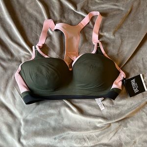 Victoria’s Secret sport bra. NWT. Size 36C.